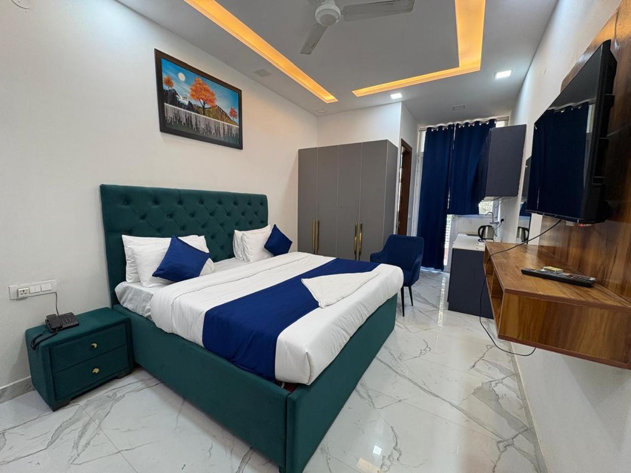 Pacific Inn Eco Central Gurgaon Exterior foto