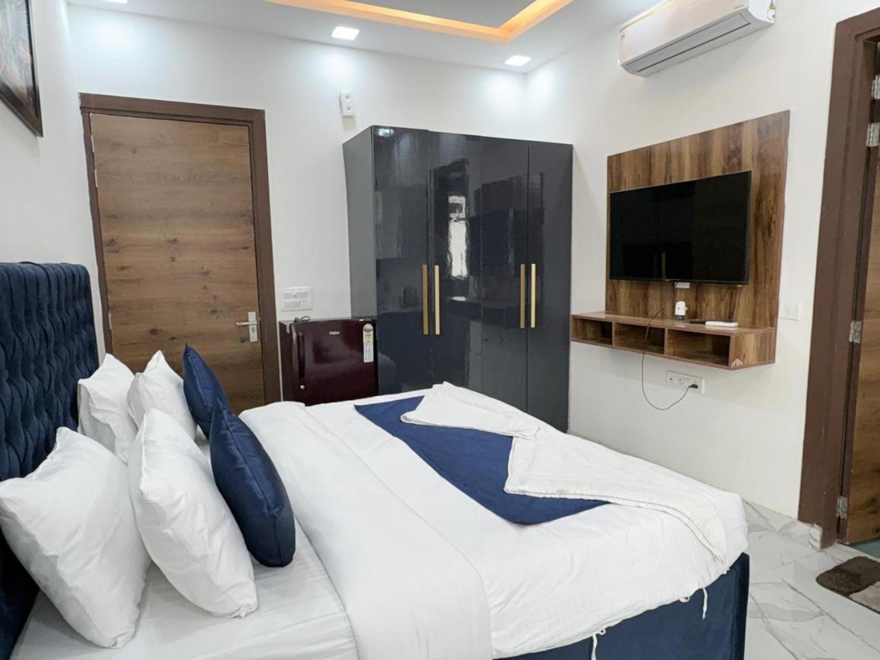 Pacific Inn Eco Central Gurgaon Exterior foto