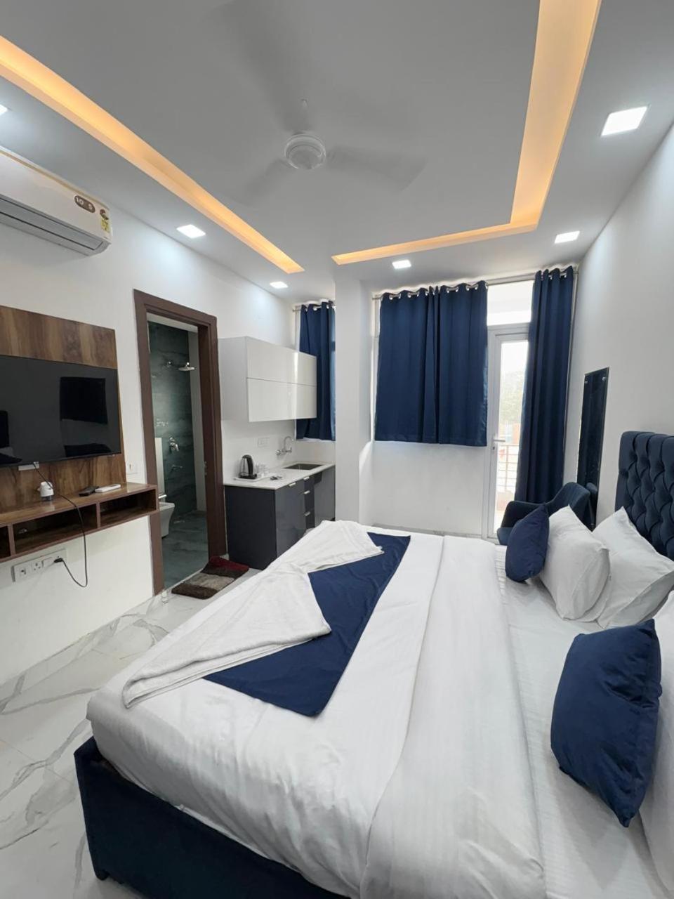 Pacific Inn Eco Central Gurgaon Exterior foto