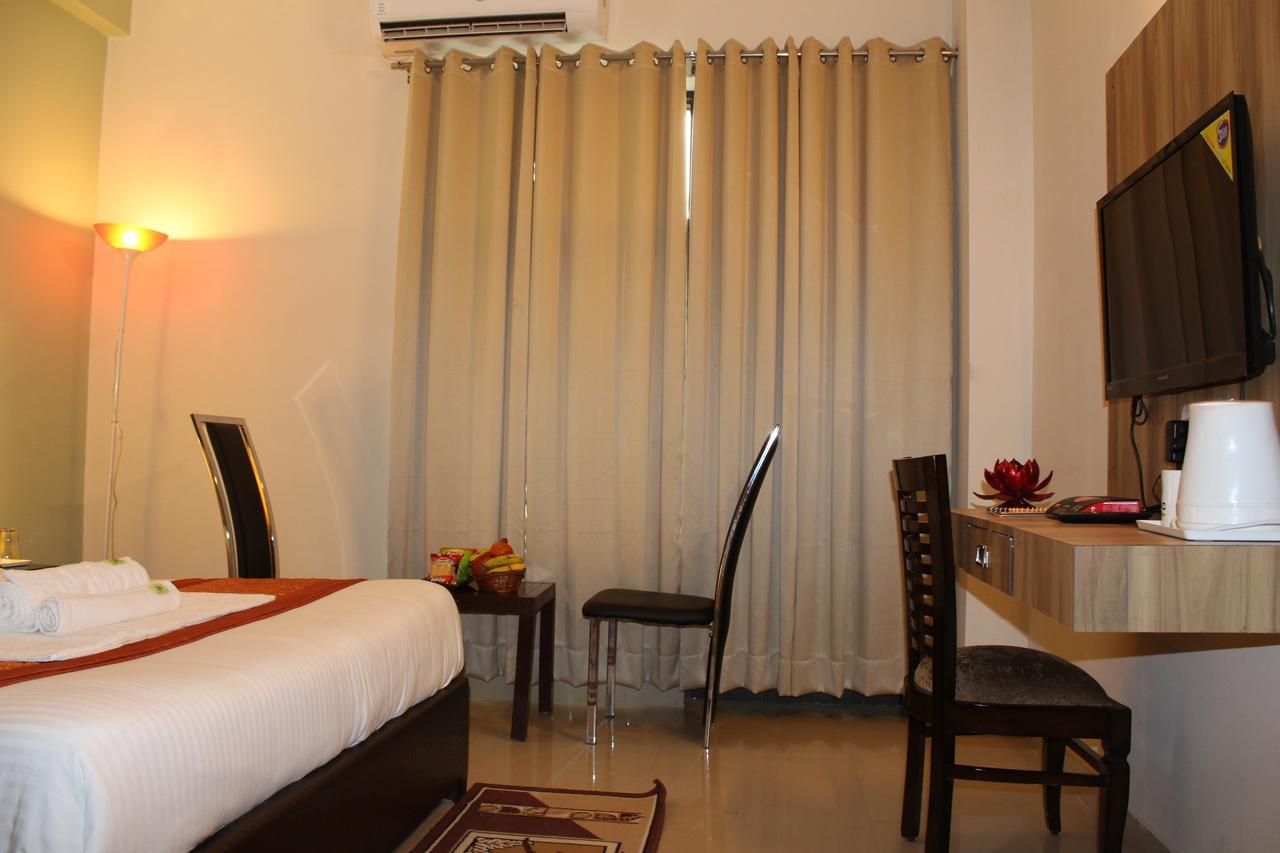 Pacific Inn Eco Central Gurgaon Exterior foto