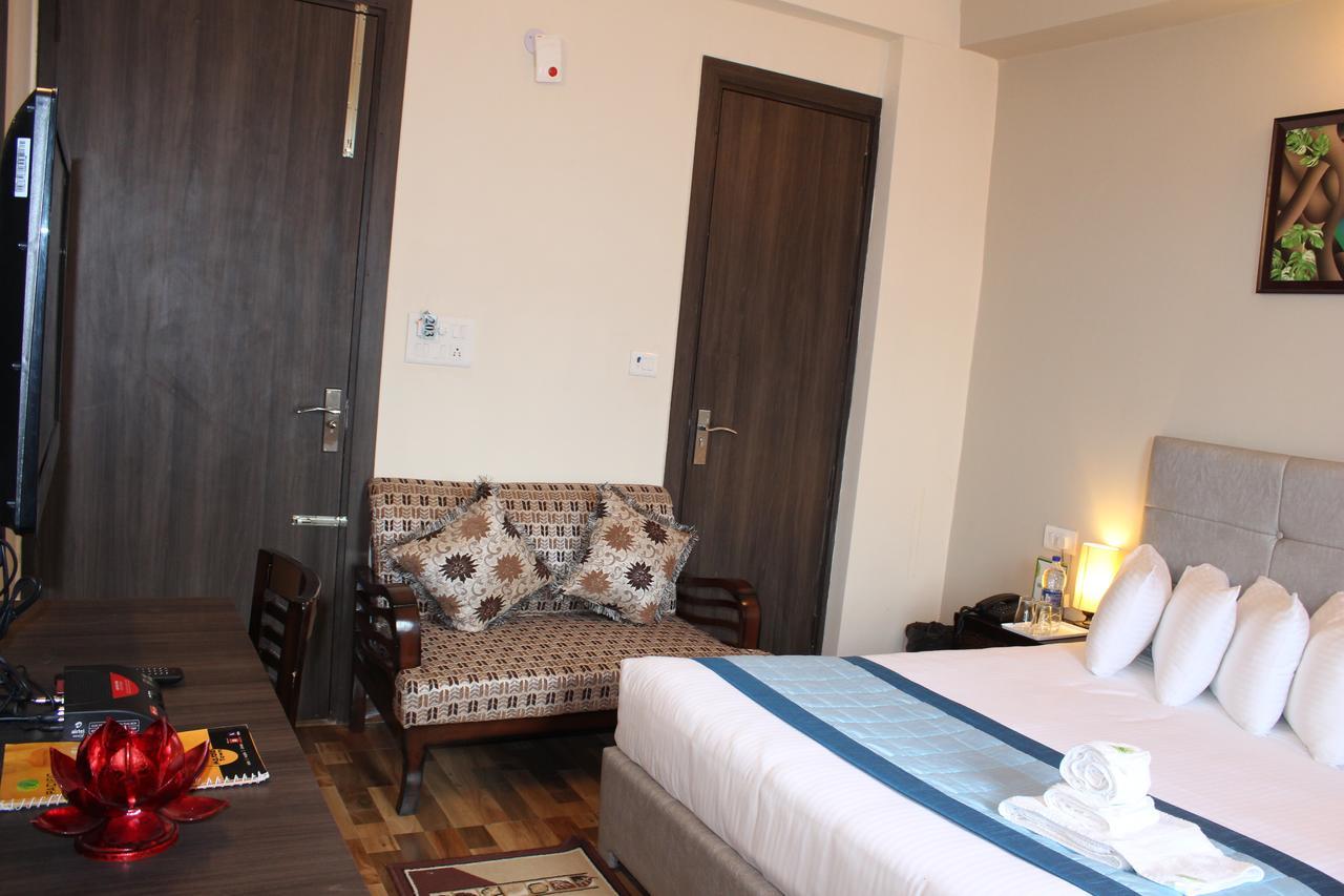 Pacific Inn Eco Central Gurgaon Exterior foto