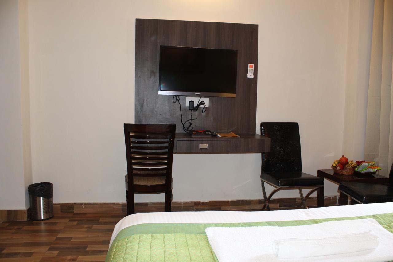 Pacific Inn Eco Central Gurgaon Exterior foto